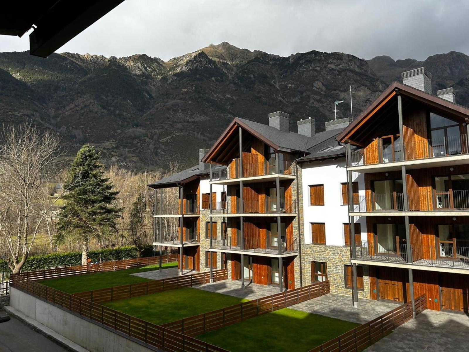 Loira Casa Sanchines Duplex De Lujo En Benasque Apartment Exterior photo